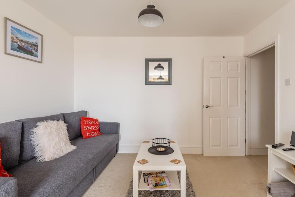 Modern Flat With Island Views In Heart Of Tenby Luaran gambar