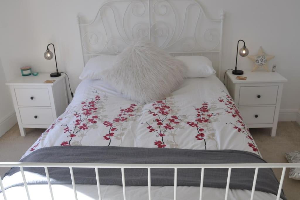 Modern Flat With Island Views In Heart Of Tenby Luaran gambar