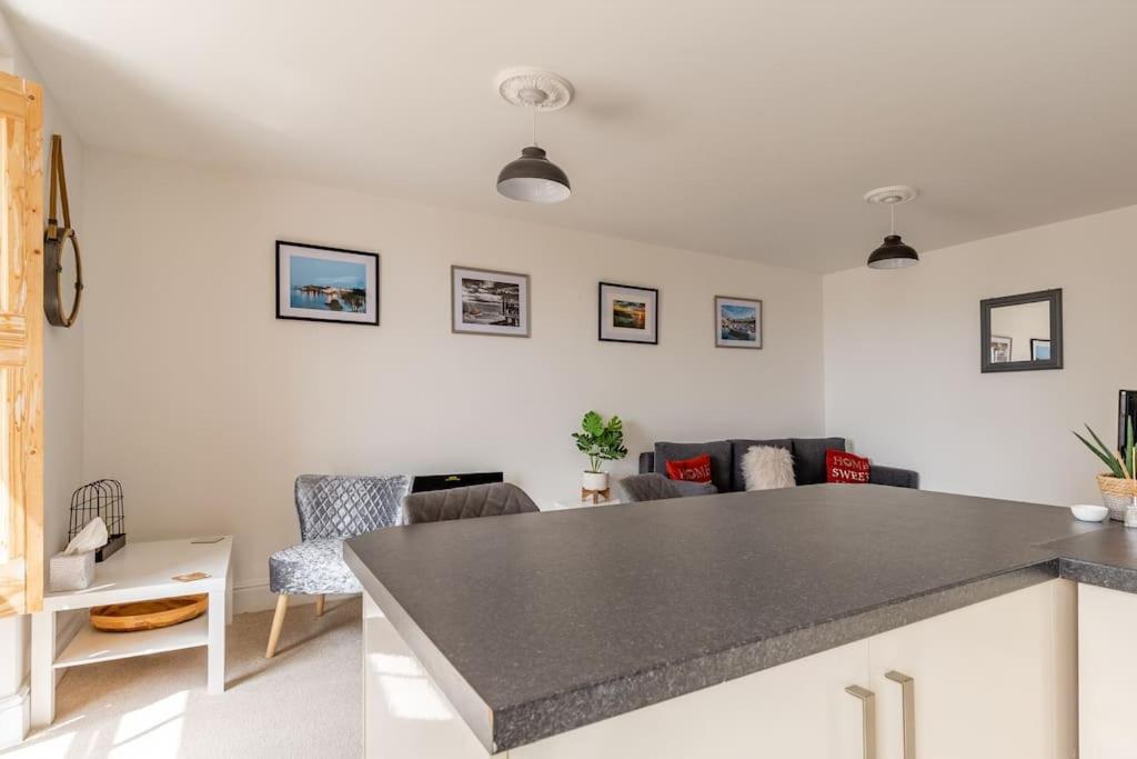 Modern Flat With Island Views In Heart Of Tenby Luaran gambar