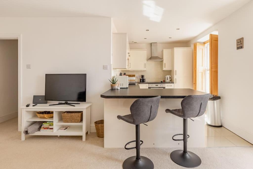 Modern Flat With Island Views In Heart Of Tenby Luaran gambar