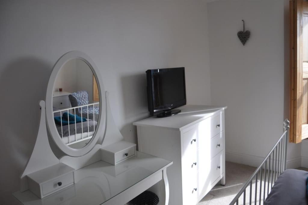 Modern Flat With Island Views In Heart Of Tenby Luaran gambar